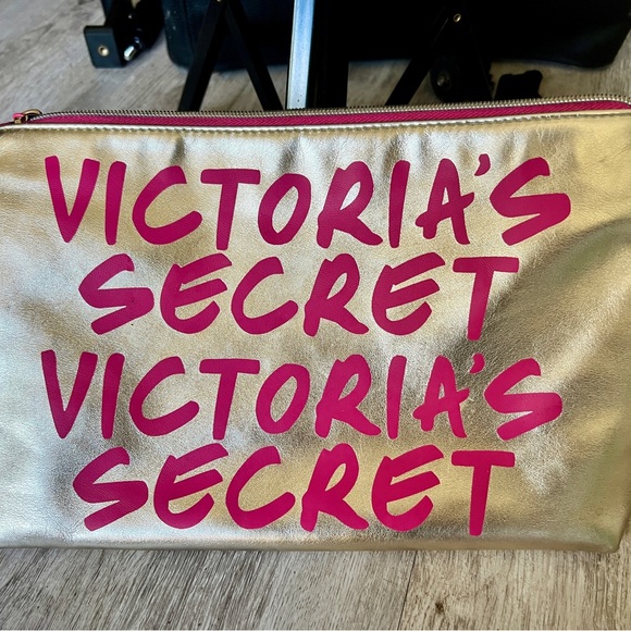 Victoria’s Secret toiletry and make up bag - Picture 2 of 5